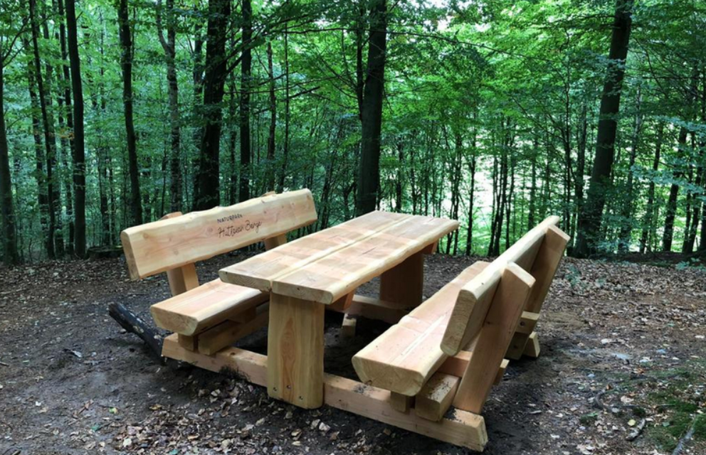 Neue Rastplatzgarnituren für den Naturpark Hüttener Berge