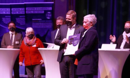 NRW-Umweltministerin Ursula Heinen-Esser zeichnet erste SternenGuides aus
