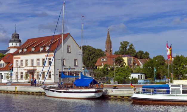 Ueckermünde: Idyllische Altstadt am Stettiner Haff