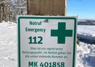 Rettungspunkt Schild im Märkischen Kreis im Sauerland